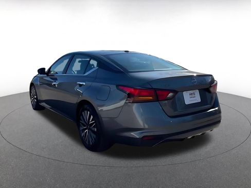 Used 2025 Nissan Altima 2.5 SV image 11