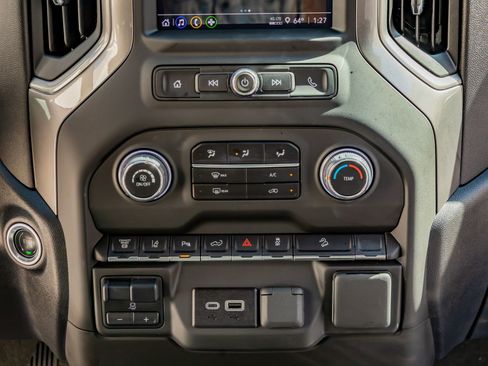 Used 2025 Chevrolet Silverado 2500 Custom w/ Custom Value Package image 27