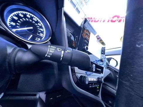 Used 2021 Toyota Camry SE image 19