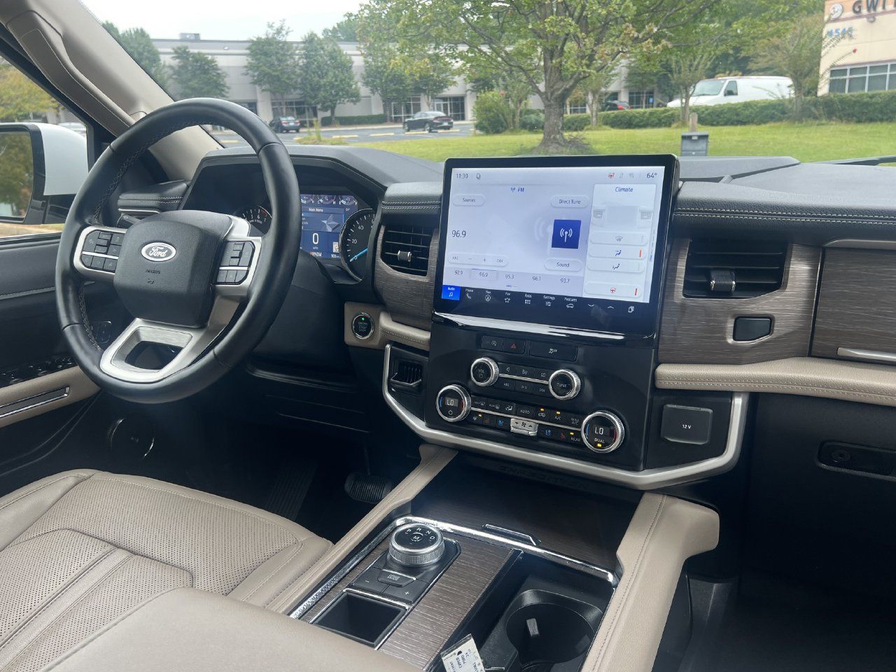 Used 2024 Ford Expedition Limited RWD image 6