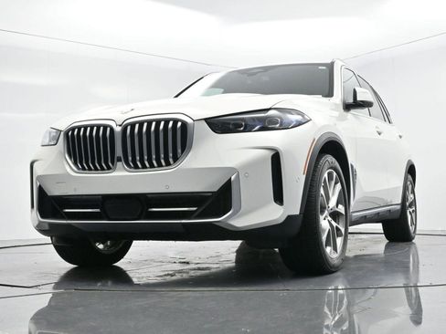 Used 2024 BMW X5 xDrive40i w/ Premium Package image 43