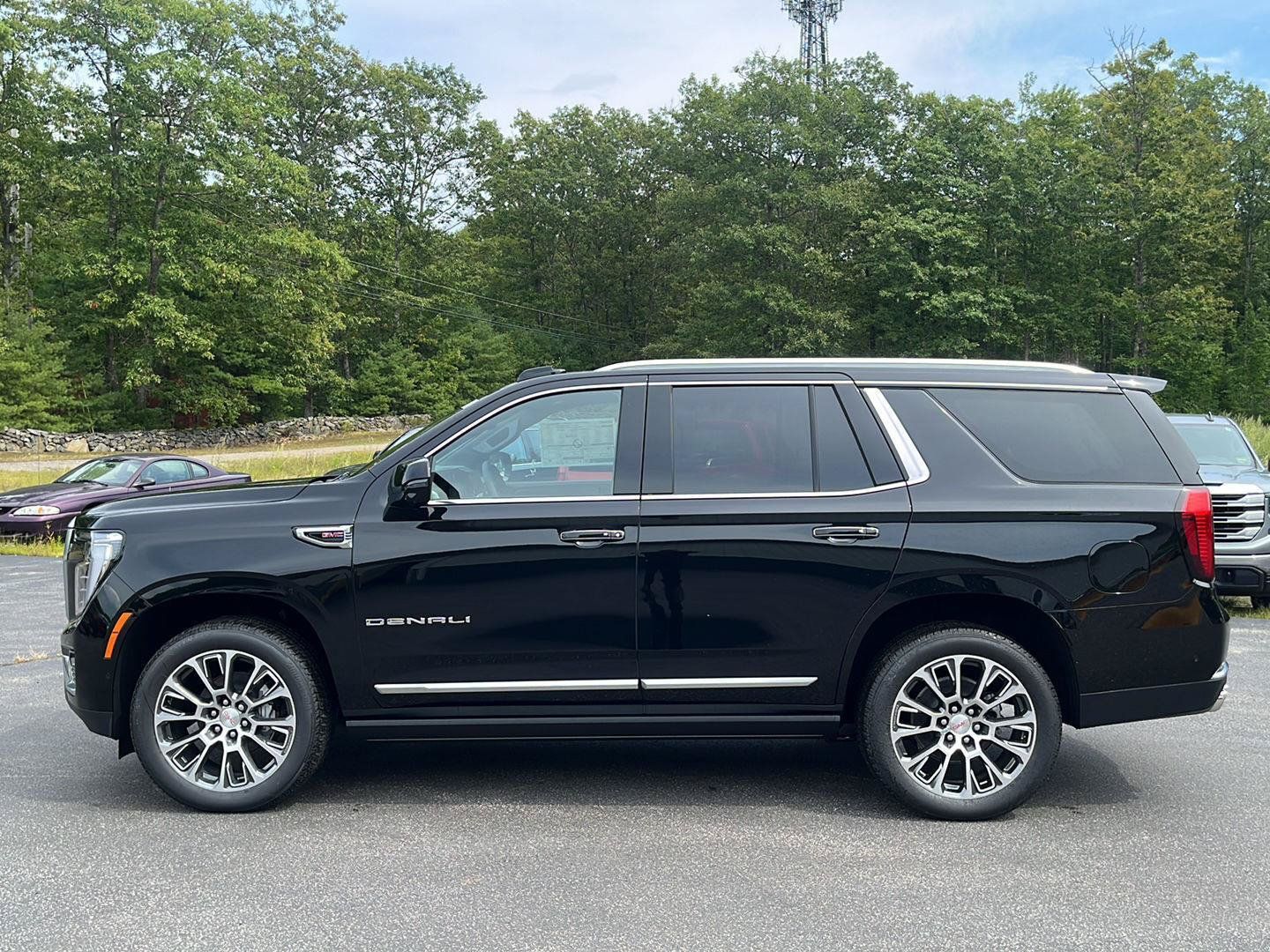 New 2026 GMC Yukon Denali w/ Denali Reserve Package AWD/4WD image 2