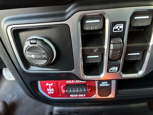 Used 2023 Jeep Gladiator Mojave image 13