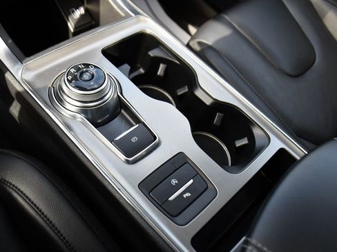 Used 2022 Ford Edge Titanium w/ Class II Trailer Tow Package image 32