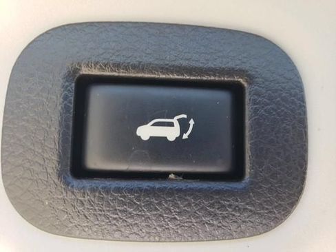 Used 2018 Nissan Rogue SV AWD/4WD image 7