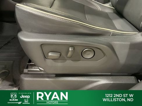 Used 2021 GMC Yukon SLT w/ SLT Luxury Plus Package AWD/4WD image 17