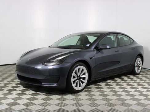 Used 2023 Tesla Model 3 Standard Range image 19