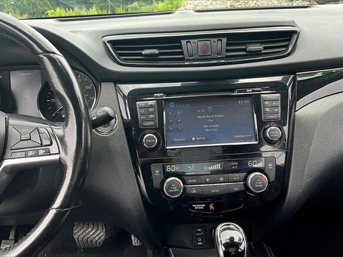 Used 2017 Nissan Rogue Sport SL w/ SL Premium Package image 25