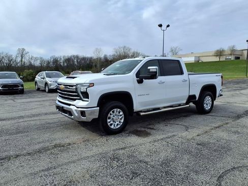 Used 2025 Chevrolet Silverado 3500 LTZ w/ LTZ Convenience Package AWD/4WD image 39