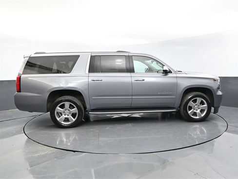 Used 2020 Chevrolet Suburban Premier w/ Premier 6.2L Value Package image 6