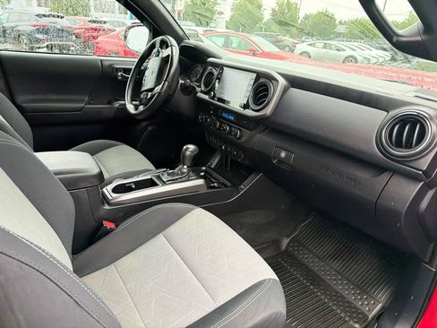 Certified 2021 Toyota Tacoma TRD Sport w/ Technology Package AWD/4WD image 11