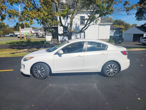 Used 2013 MAZDA MAZDA3 i SV w/ Convenience Pkg image 4