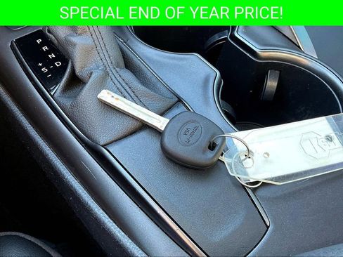 Used 2021 Toyota Camry SE image 32