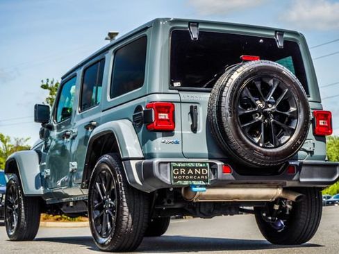 Used 2024 Jeep Wrangler Unlimited Sahara AWD/4WD image 11
