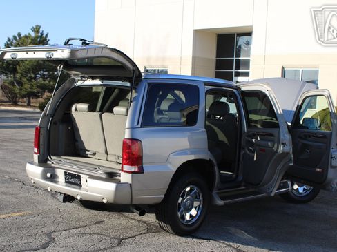 Used 2005 Cadillac Escalade AWD image 18