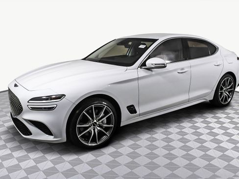 Used 2025 Genesis G70 2.5T image 4