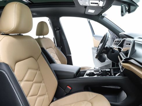 New 2026 Volkswagen Atlas Cross Sport SE image 36