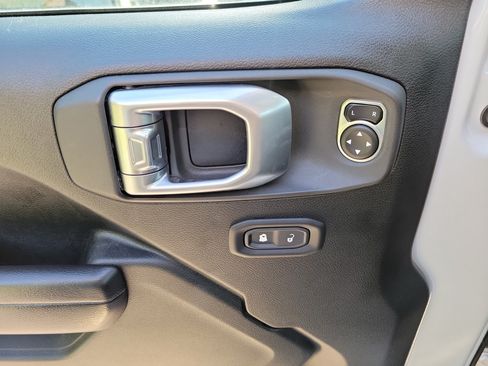 Used 2020 Jeep Wrangler Sport AWD/4WD image 12