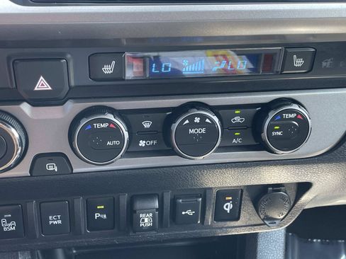 Used 2022 Toyota Tacoma Limited AWD/4WD image 32