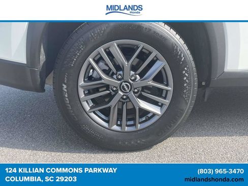 Used 2025 Nissan Rogue S AWD/4WD image 7