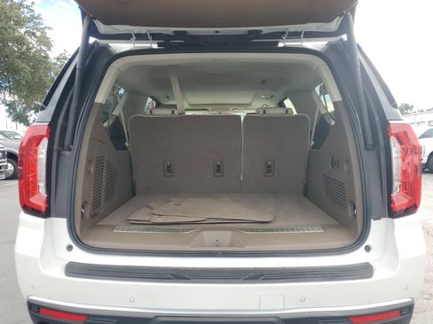 Used 2023 GMC Yukon XL Denali image 11