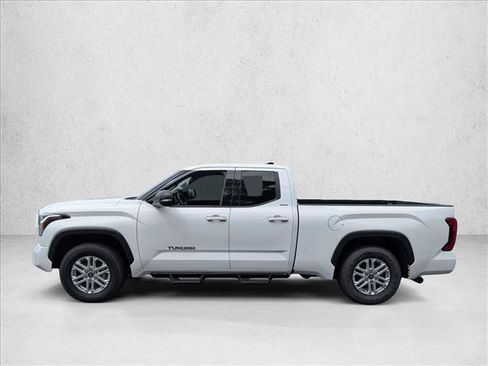 Used 2022 Toyota Tundra SR5 w/ SR5 Premium Package AWD/4WD image 9