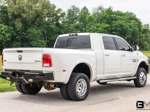 Used 2018 RAM 3500 Laramie image 11