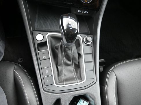 Used 2024 Volkswagen Jetta SE image 19