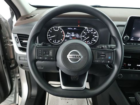 Used 2021 Nissan Rogue SV image 11