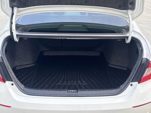 Used 2018 Honda Accord EX image 10