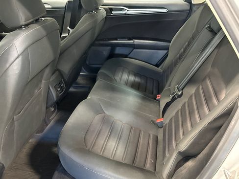 Used 2017 Ford Fusion SE w/ Fusion SE Technology Package FWD image 11