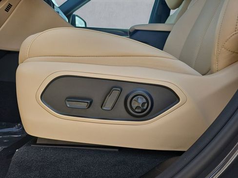 New 2025 Jeep Grand Cherokee Limited w/ Luxury Tech Group II image 16