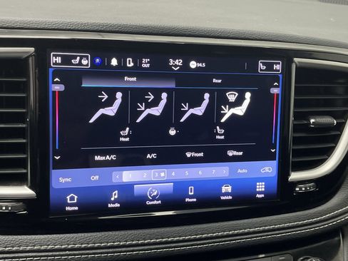 Used 2023 Chrysler Pacifica Touring FWD image 19
