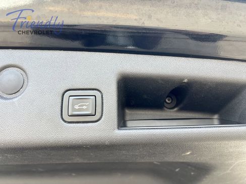Used 2018 Chevrolet Equinox LT w/ Sun & Infotainment Package FWD image 13