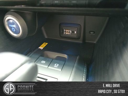 Used 2021 Toyota Venza XLE w/ Softex Package image 34