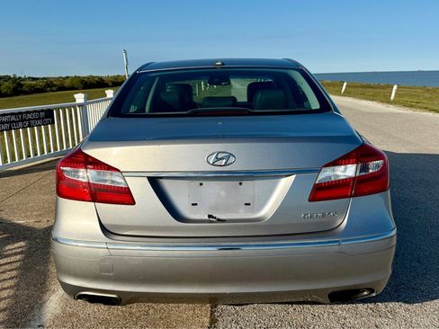 Used 2012 Hyundai Genesis 3.8 image 6