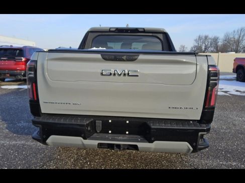 Used 2024 GMC Sierra EV Denali image 7