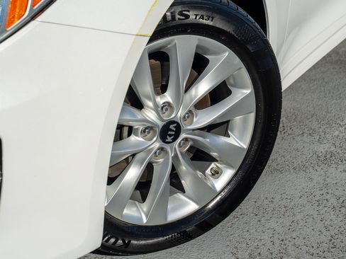 Used 2017 Kia Optima EX FWD image 11