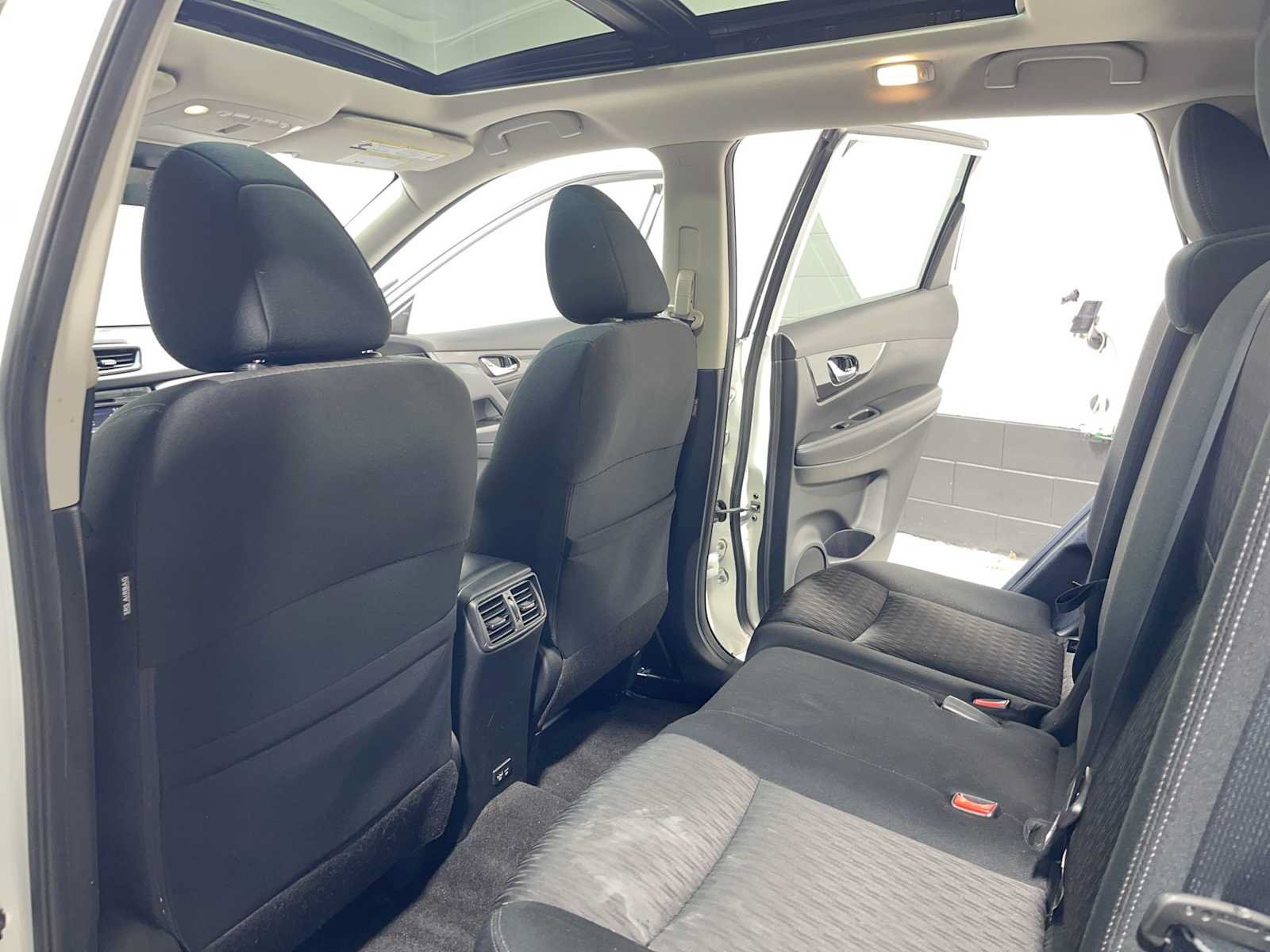 Used 2020 Nissan Rogue SV w/ Sun & Sound Touring Package AWD/4WD image 12
