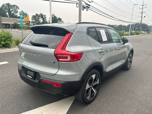 Certified 2025 Volvo XC40 B5 Plus AWD/4WD image 5