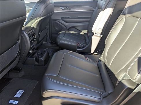 New 2025 Jeep Grand Cherokee L Limited image 15