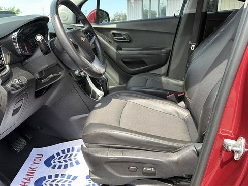 Used 2018 Chevrolet Trax LT w/ Sun & Sound Package FWD image 15