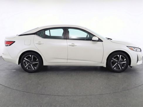 Used 2025 Nissan Sentra SV FWD image 11