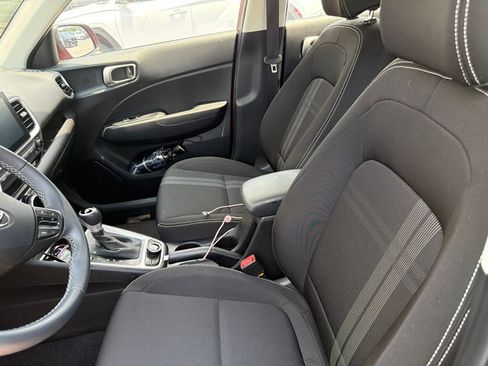Used 2024 Hyundai Venue SEL FWD image 7