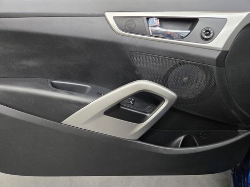 Used 2015 Hyundai Veloster FWD image 14