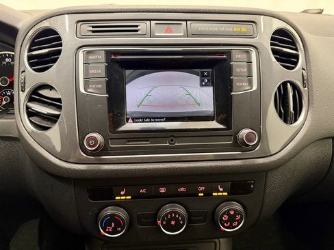 Used 2016 Volkswagen Tiguan S image 32