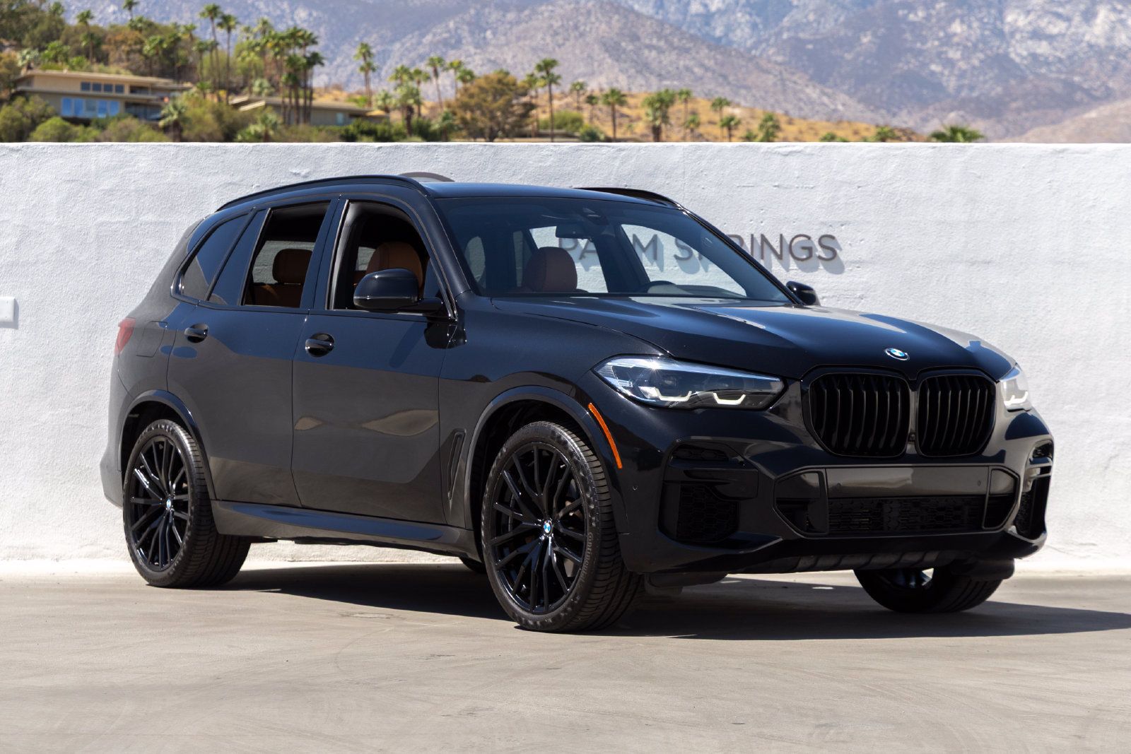 Used 2023 BMW X5 xDrive40i w/ M Sport Package AWD/4WD image 2