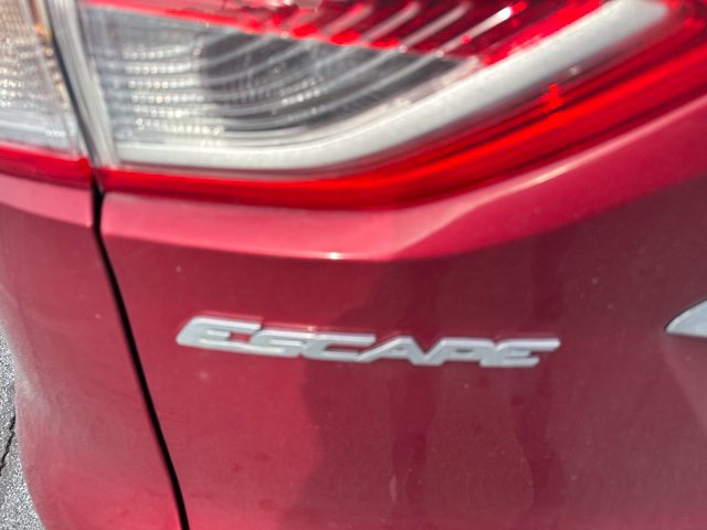 Used 2016 Ford Escape Titanium w/ Equipment Group 301A AWD/4WD image 9