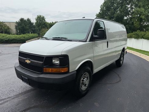 Used 2015 Chevrolet Express 2500 image 9