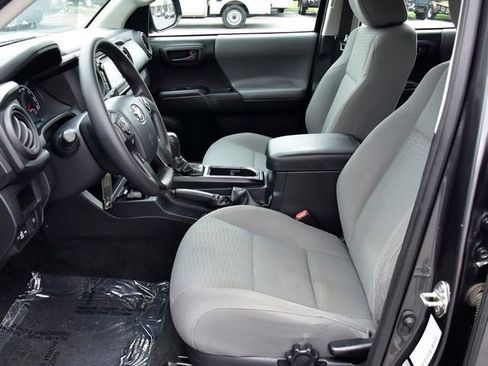Used 2018 Toyota Tacoma SR image 13